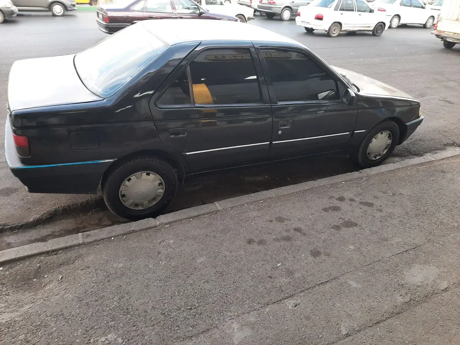 پژو ۴۰۵ مدل ۸۳|خودرو سواری و وانت|کرج, میدان میوه و تره بار مرکزی|دیوار