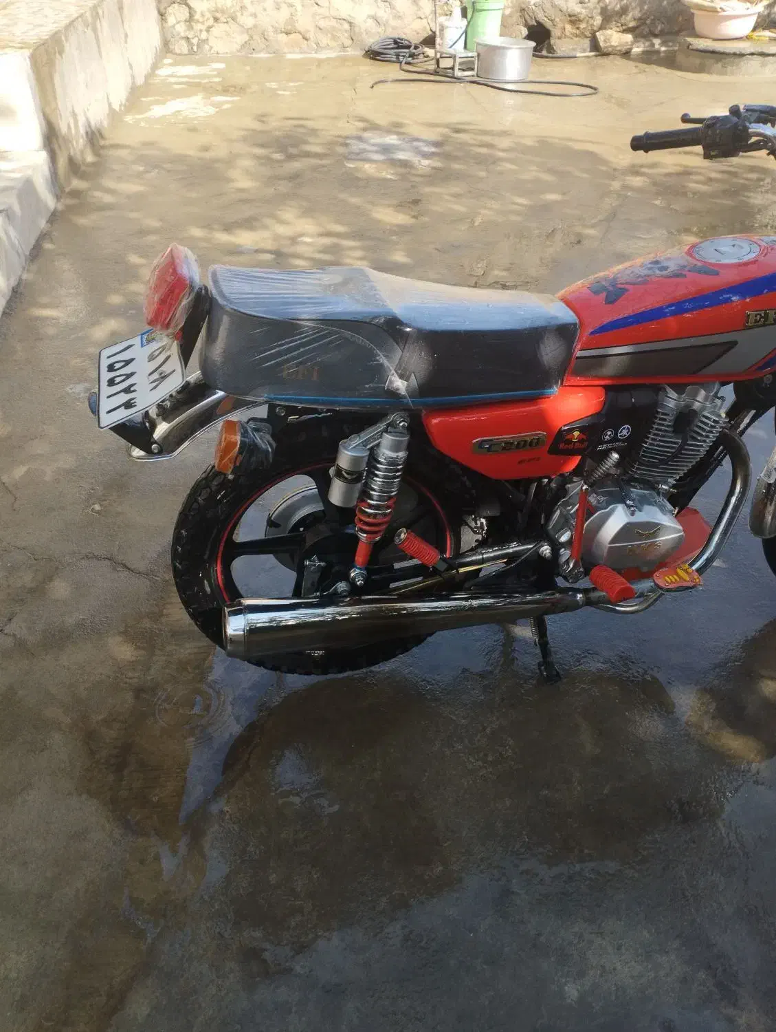 موتور 200 احسان|موتورسیکلت|صحنه, |دیوار