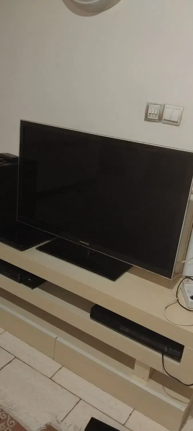 ال ای دی ۴۲ سامسونگ|تلویزیون و پروژکتور|اندیشه, اندیشه فاز ۱|دیوار