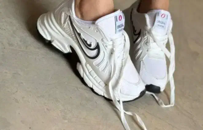 کتونی|کیف، کفش، کمربند|رودهن, |دیوار