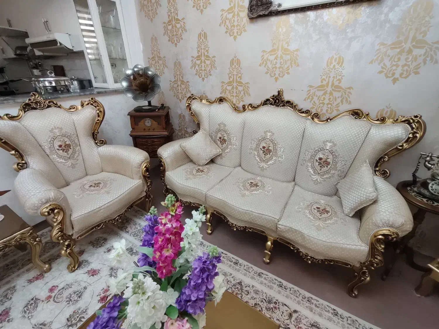 مبل سلطنتی نه نفره همراه با میز عسلی سه عدد|مبلمان خانگی و میز عسلی|اقبالیه, |دیوار