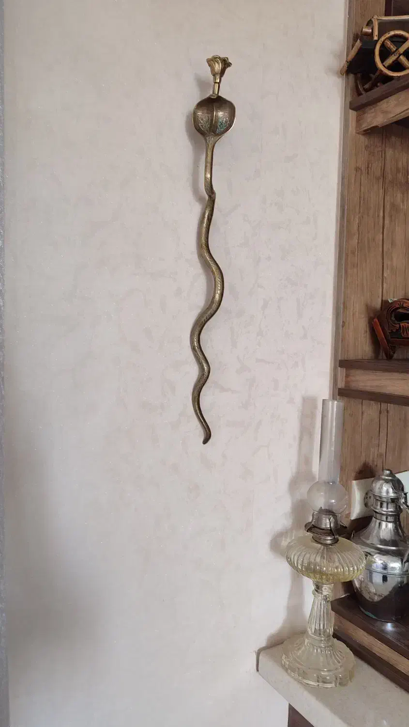 شمعدان|کلکسیون اشیاء عتیقه|صدرا-فارس, فاز ۲|دیوار