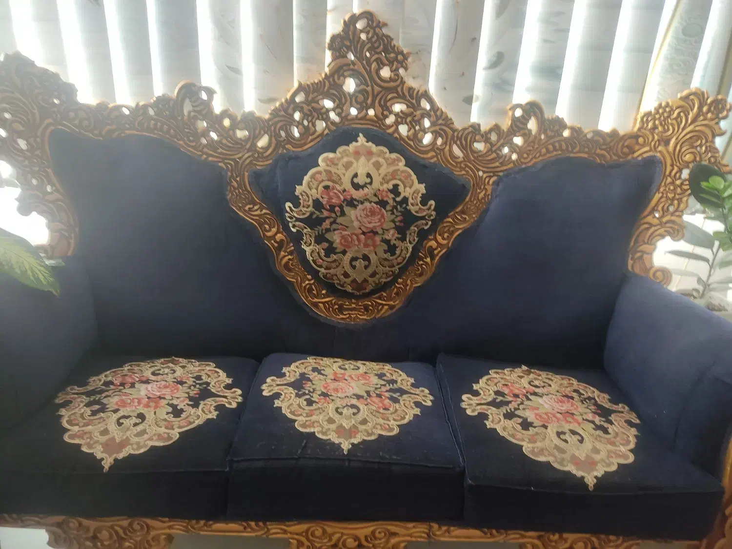 مبل سلطنتی جنس چوب جنس پارچه شانل|مبلمان خانگی و میز عسلی|صدرا-فارس, فاز ۱|دیوار