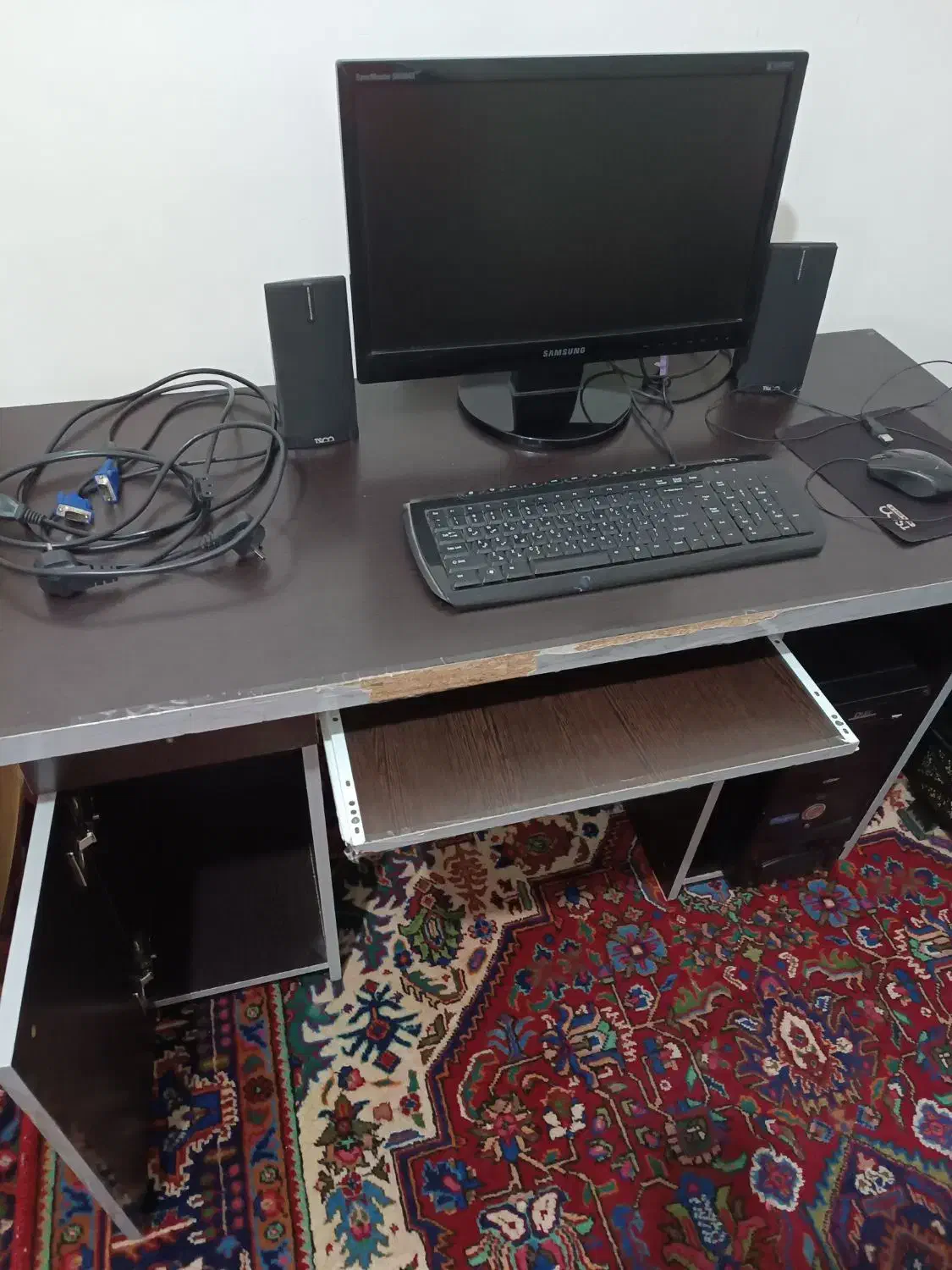 کامپیوتر خانگی با میز|رایانه رومیزی|خوی, |دیوار