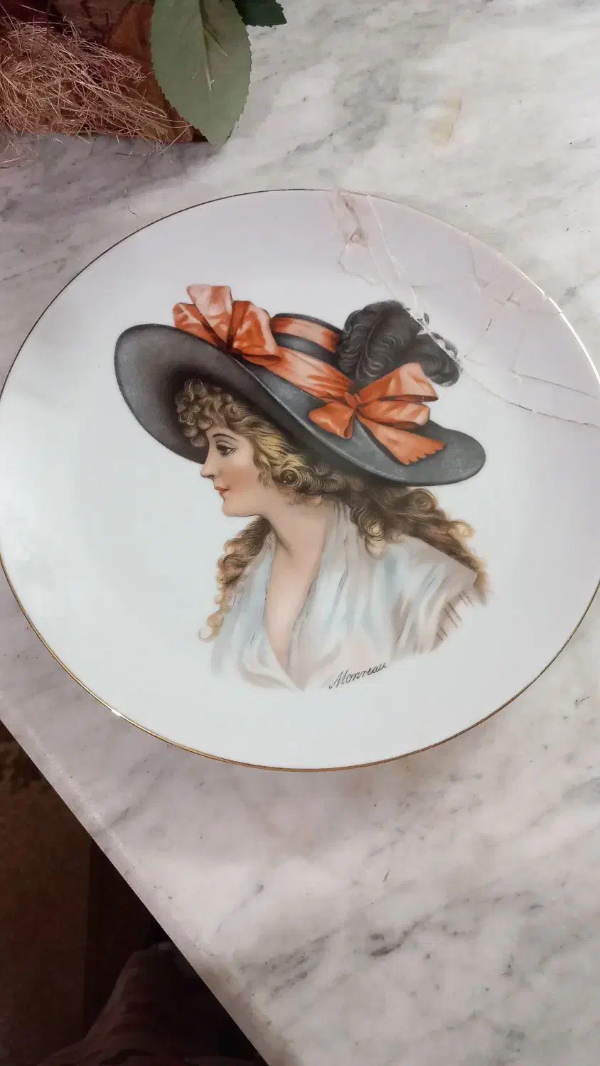 دکوری بشقاب قدیمی رخ فانتاسی بسیارزیبا و نو|کلکسیون اشیاء عتیقه|لاهیجان, انقلاب|دیوار