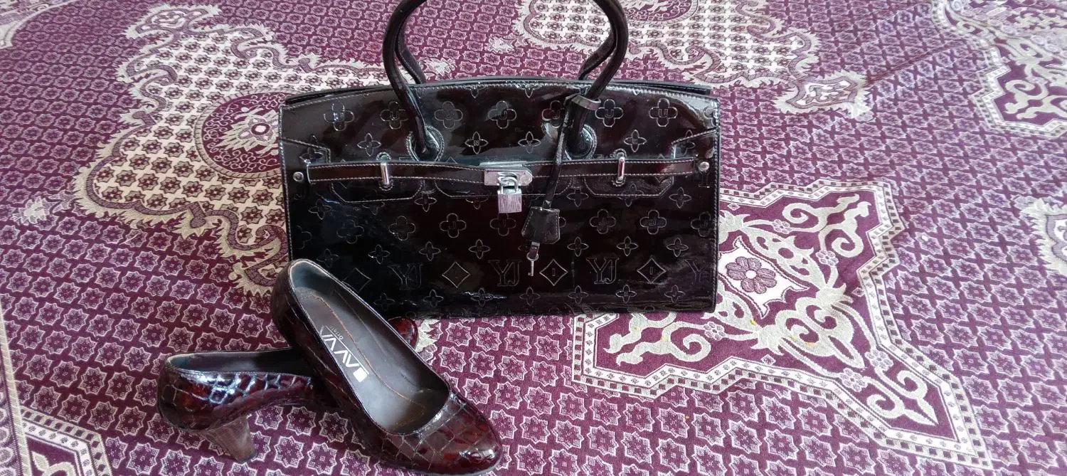 کیف و کفش|کیف، کفش، کمربند|تربتحیدریه, ده پائین|دیوار