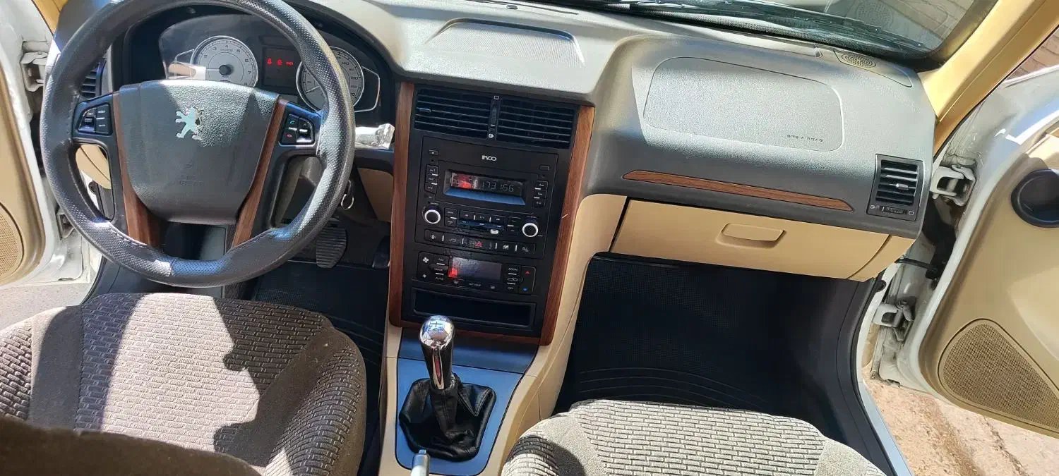 پارس ۱۴۰۰ کارمندی خشک خشک|خودرو سواری و وانت|شیراز, آزادی|دیوار