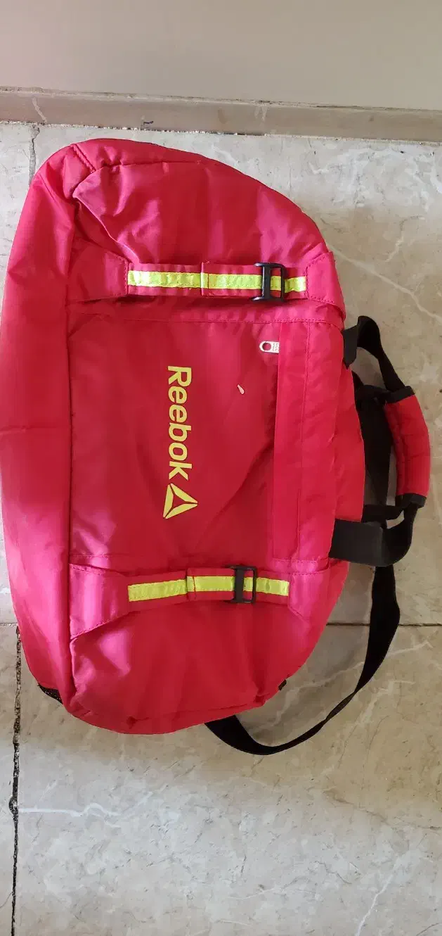 کیف ریبوک|کیف، کفش، کمربند|اصفهان, شفق|دیوار