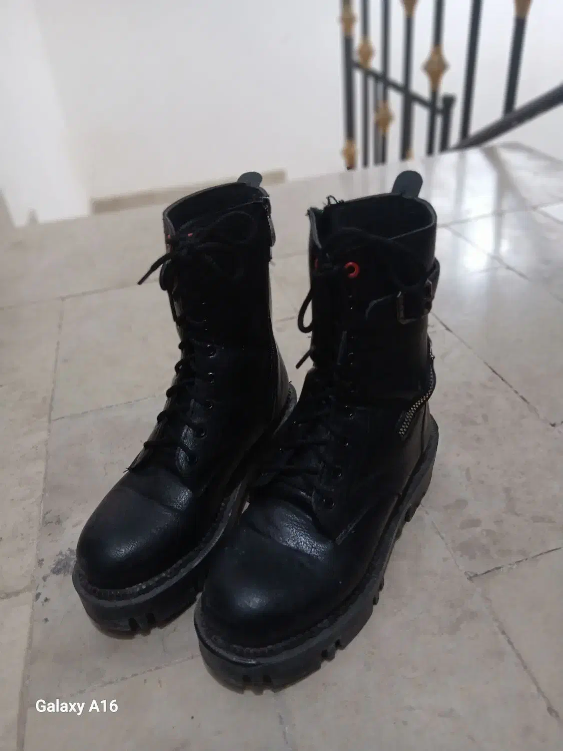 بوت|کیف، کفش، کمربند|بیرجند, |دیوار