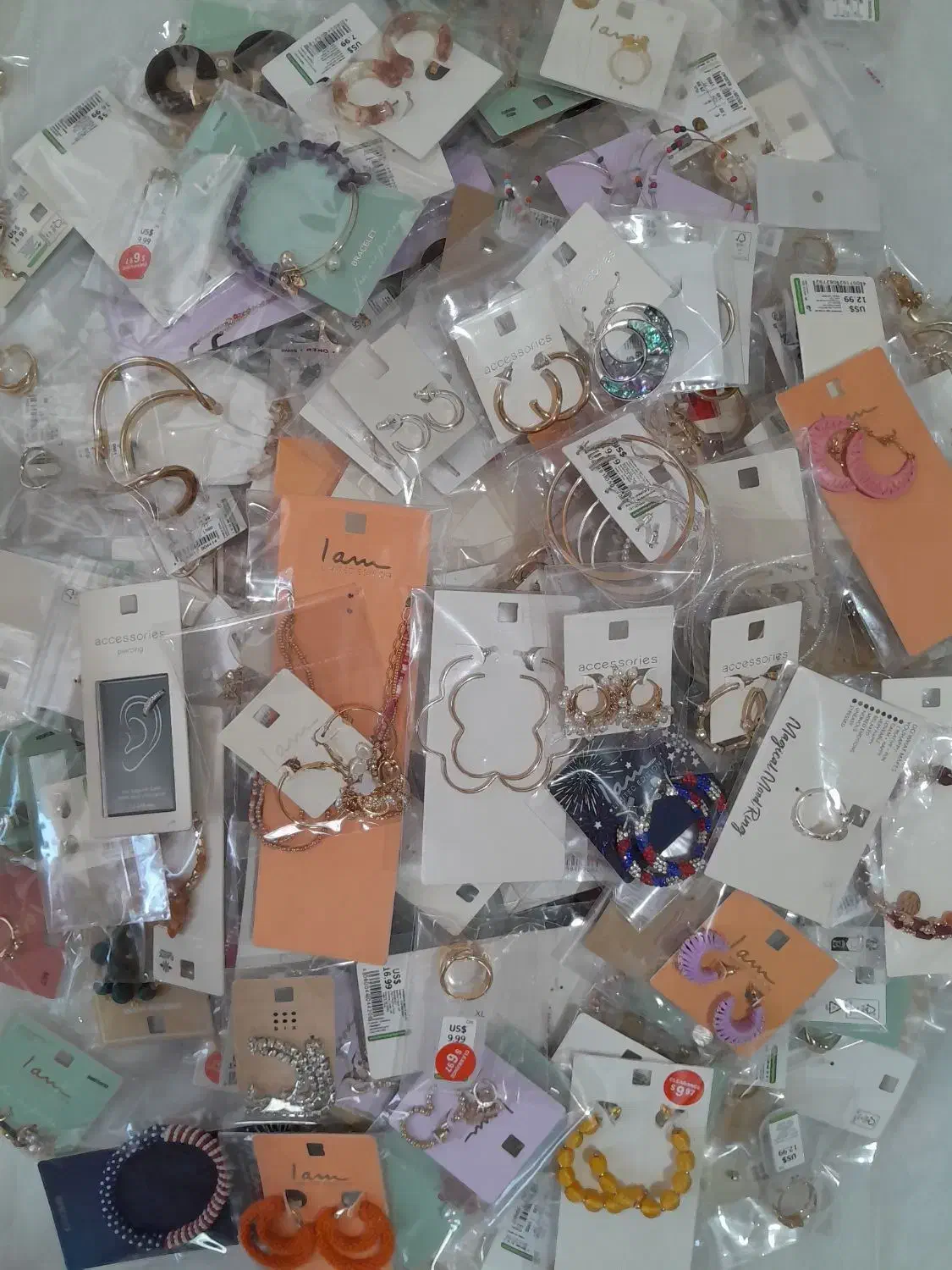 فروشنده خانم فوری|استخدام بازاریابی و فروش|هشتگرد, شهرک بعثت|دیوار