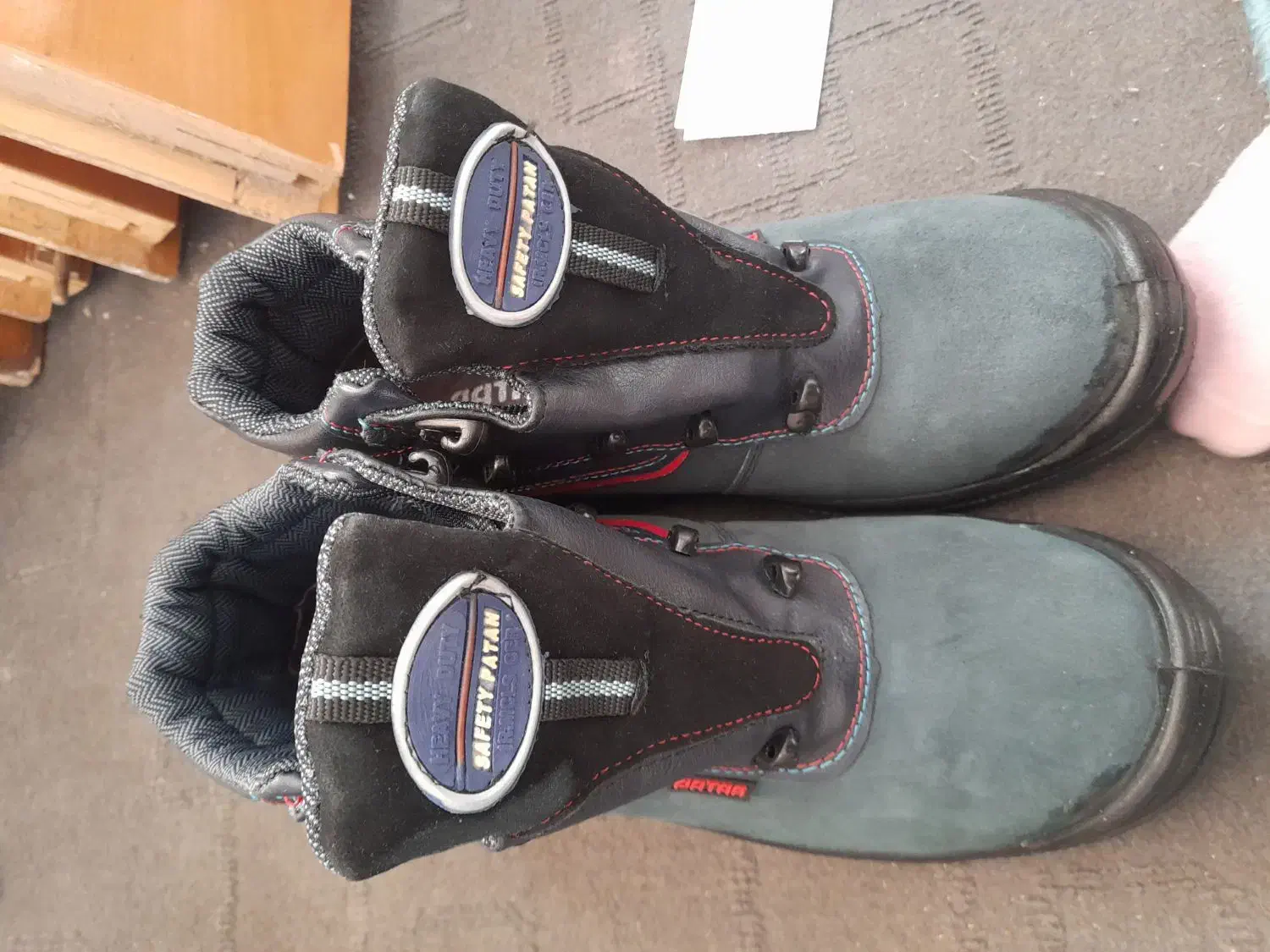 کفش کار ایمنی|کیف، کفش، کمربند|میبد, |دیوار