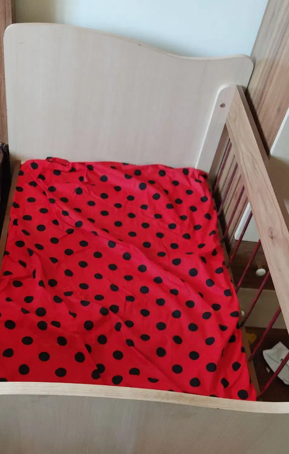 تخت نوزاد|تخت و صندلی بچه|مهاجران, |دیوار