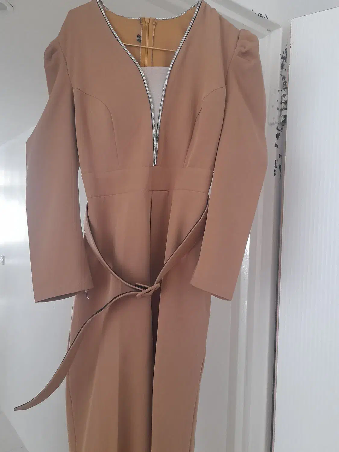 لباس مجلسی|لباس|تربت جام, والفجر|دیوار