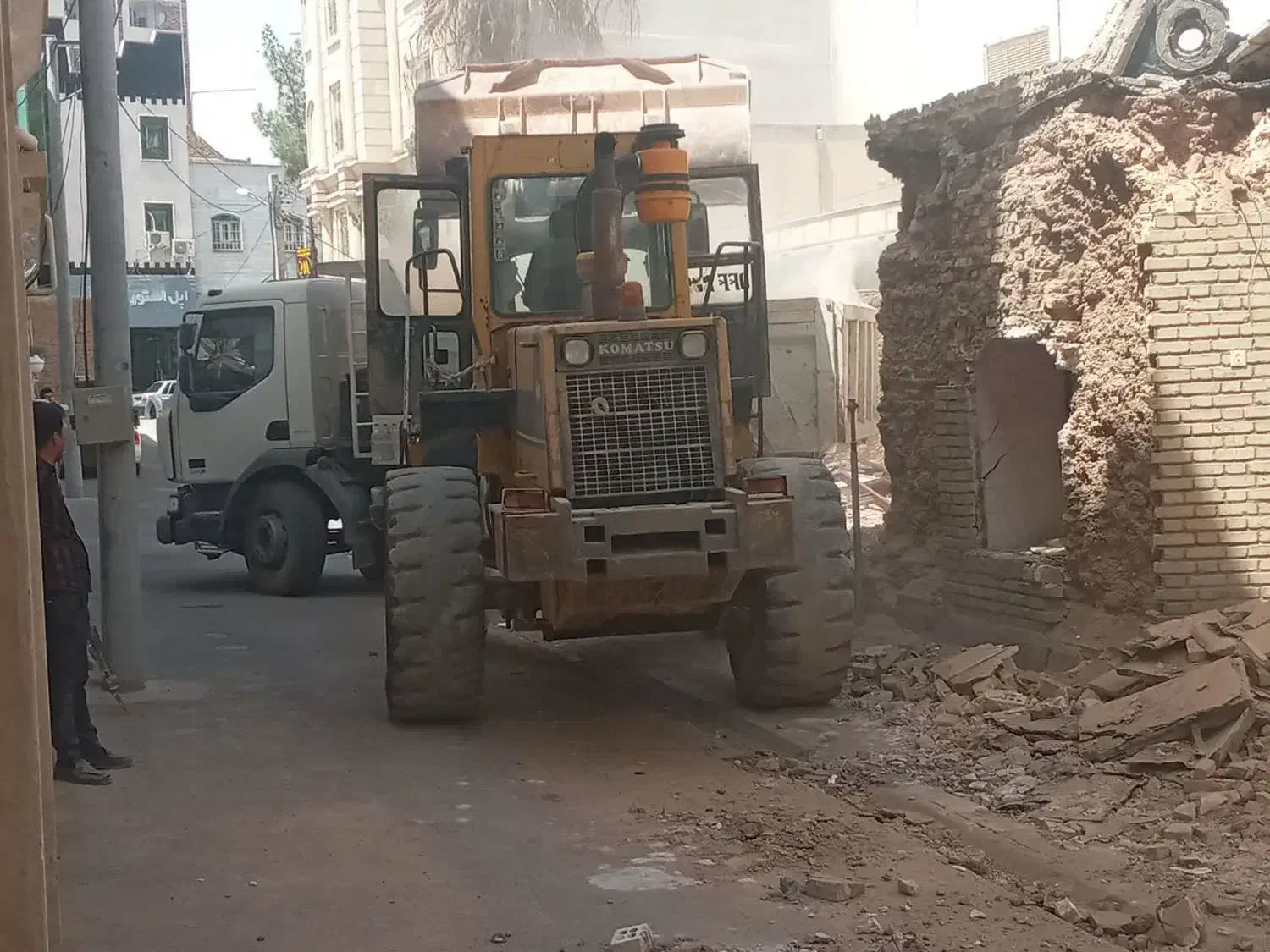 لودر کوماتسو ۳۲۰ خط ۱|خودرو سنگین|سمنان, |دیوار