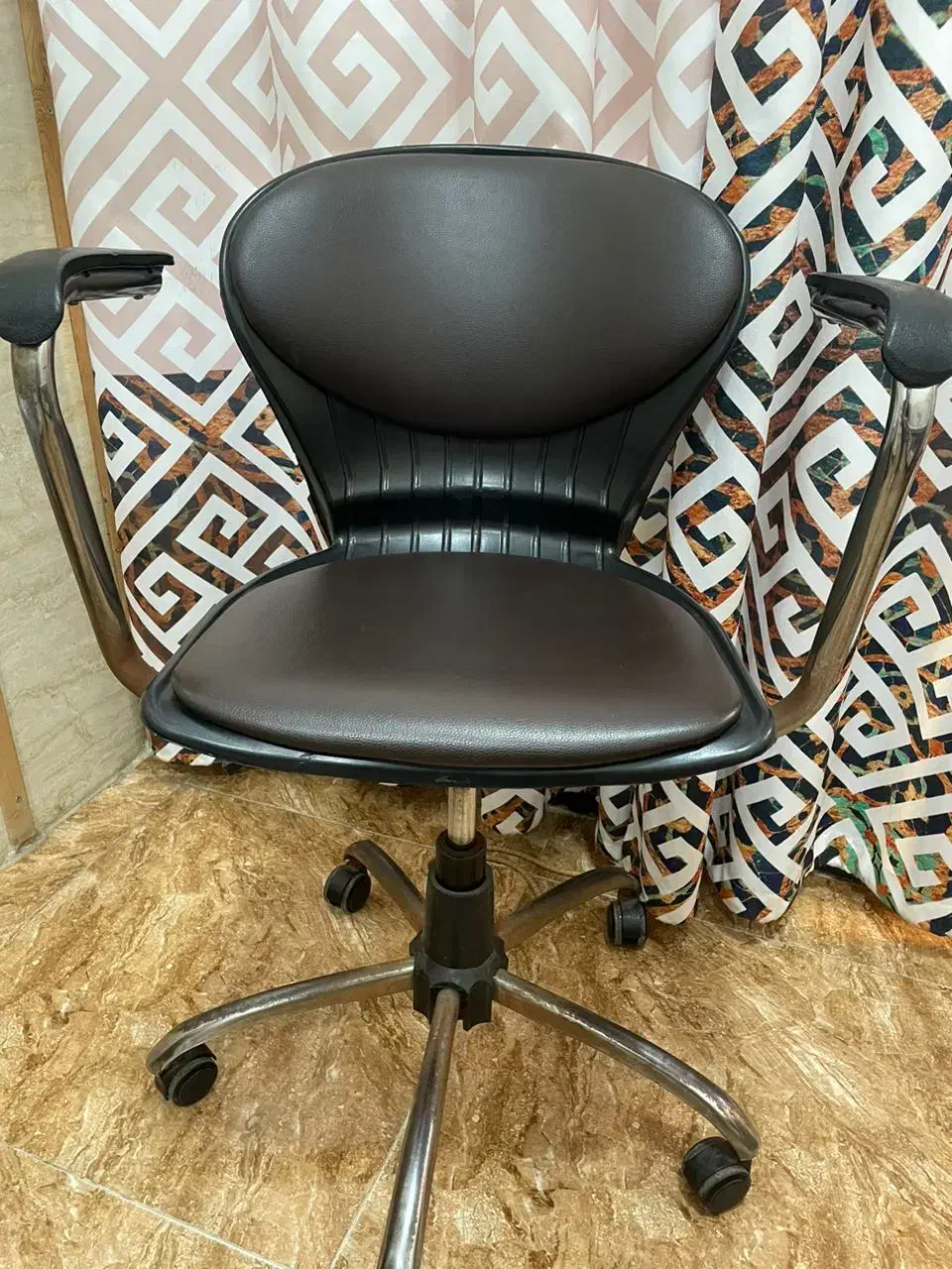 صندلی چرخ دار|صندلی و نیمکت|لنگرود, |دیوار