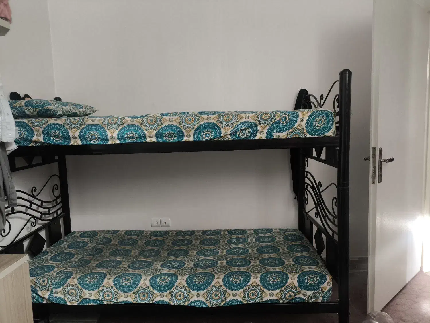 دو عدد تخت خواب در حد نو|تخت و سرویس خواب|آبدانان, |دیوار