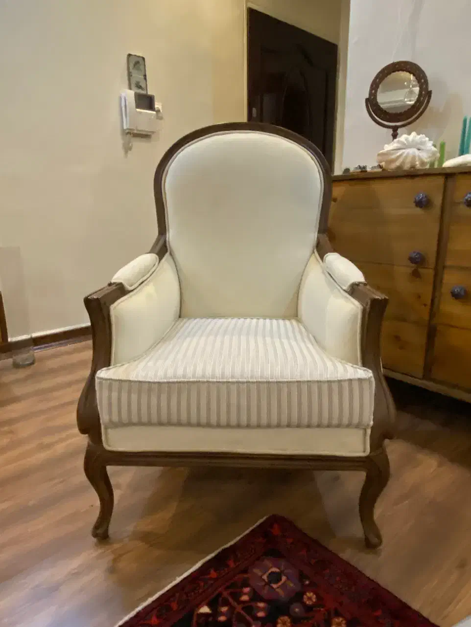 نیم ست فرانسوی در حد نو|مبلمان خانگی و میز عسلی|کرج, گوهردشت|دیوار