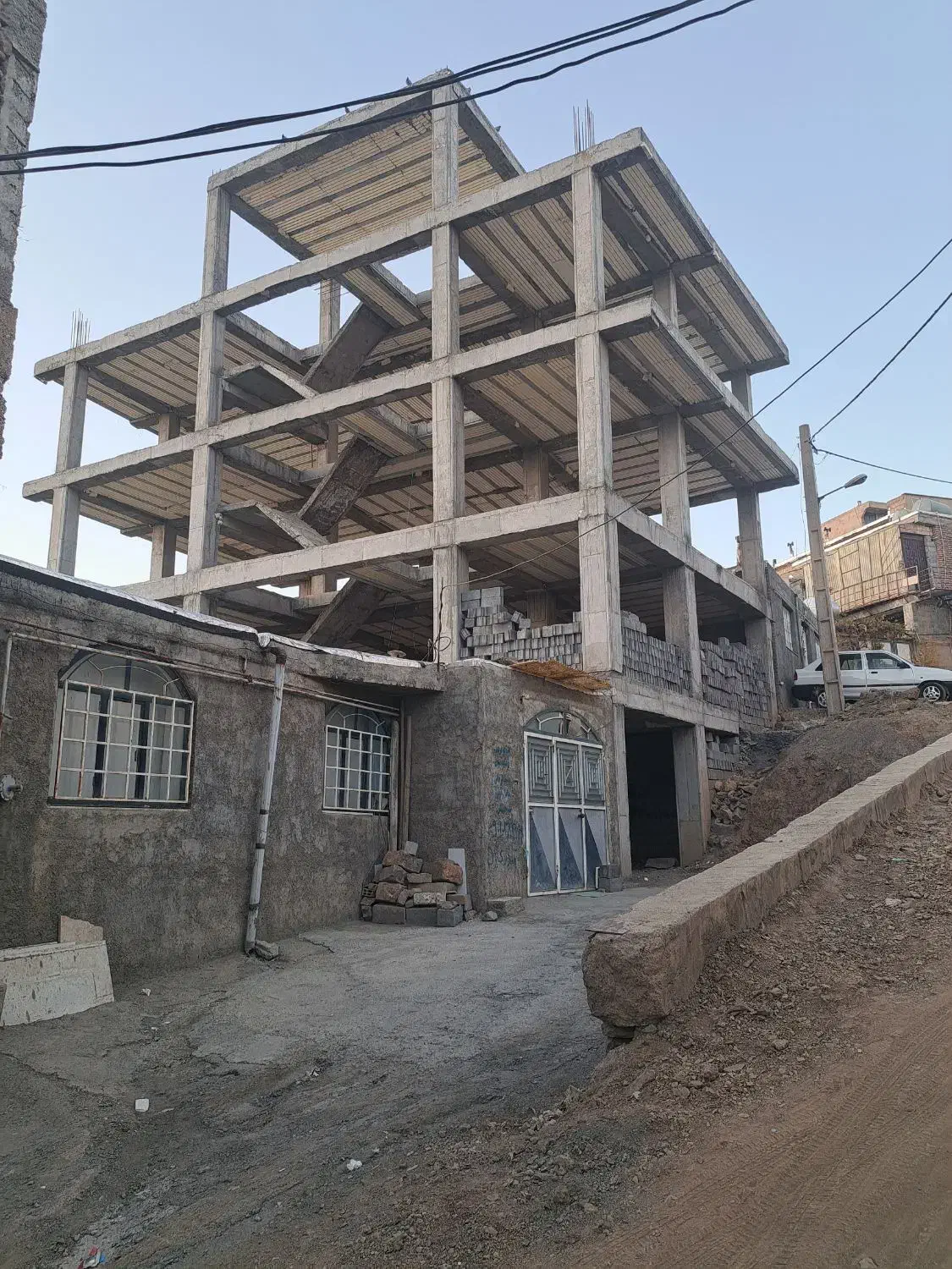 اسکلت چهار طبقه دوشان زمین های بنیاد مسکن|فروش آپارتمان|سنندج, |دیوار