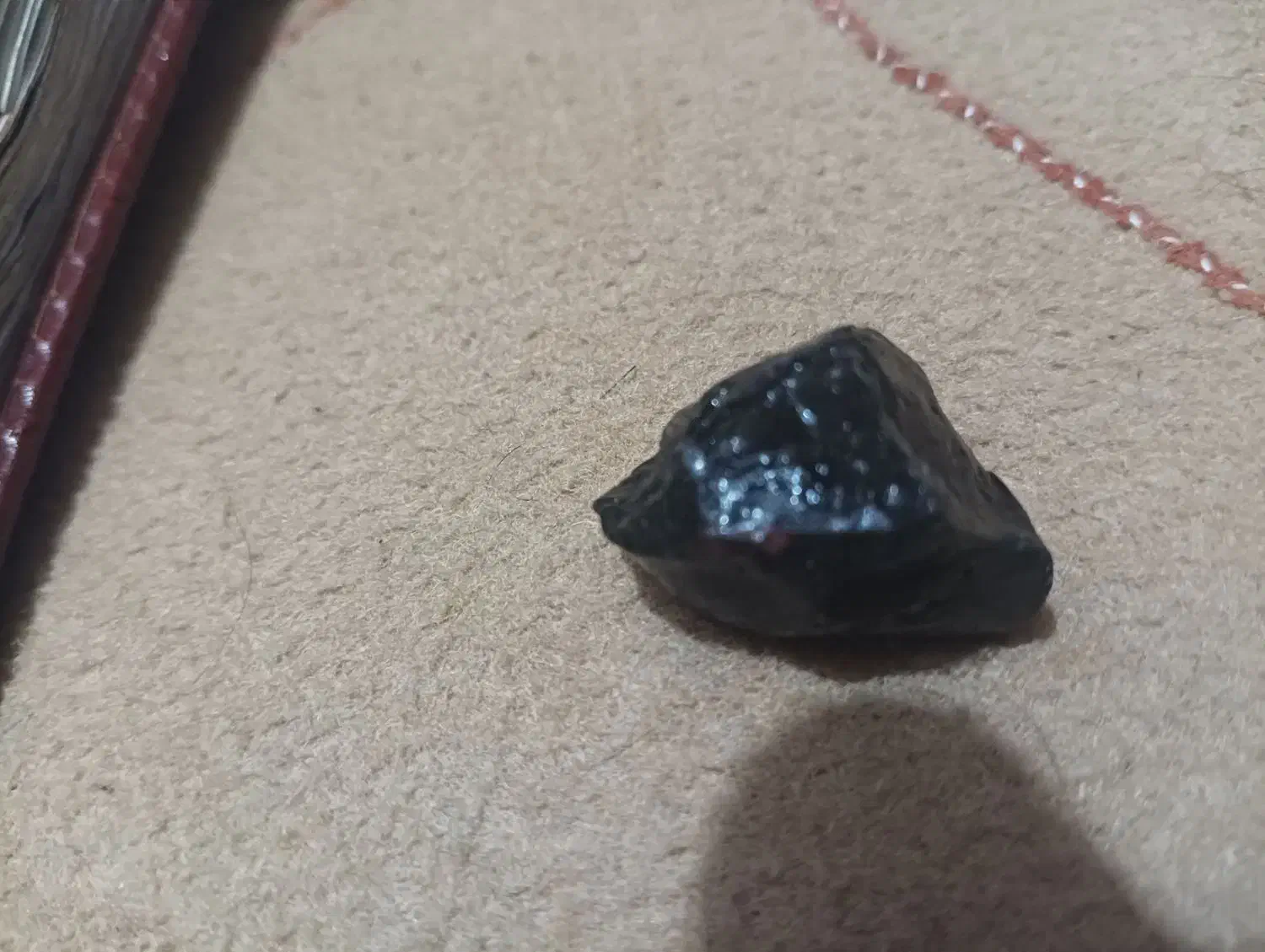 شهاب سنگ|جواهرات|رباط‌کریم, رباط‌کریم|دیوار