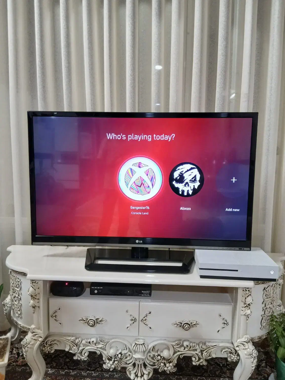 ایکس باکس وان اس در حد نو خیلی کم ازش استفاده کردم|کنسول، بازی ویدئویی و آنلاین|اصفهان, قائمیه|دیوار