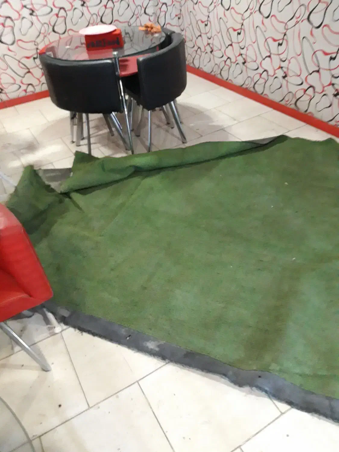 چمن.. صندلی|کافیشاپ و رستوران|هشتگرد, شهرک اداری|دیوار