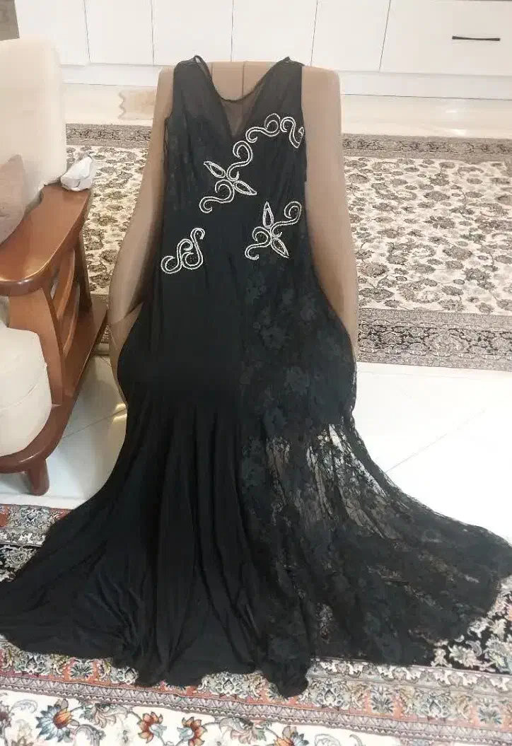 لباس مجلسی|لباس|نیشابور, سرآب کوشک|دیوار