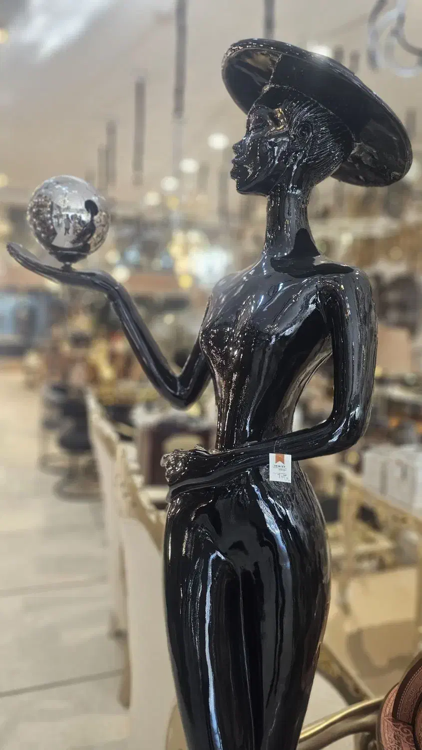 مجسمه کنار سالنی لیدی رنگ خودرو|مجسمه، تندیس، ماکت|مشهد, توس (بلوار توس)|دیوار