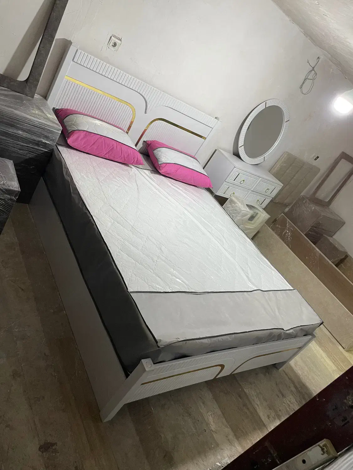 سرویس خواب/تشک/بدون‌واسطه|تخت و سرویس خواب|قم, شاه ابراهیم|دیوار