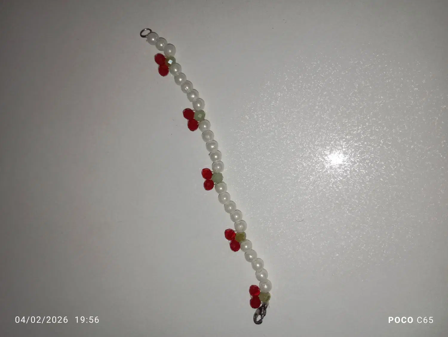 دستبند|بدلیجات|رباط‌کریم, رباط‌کریم|دیوار