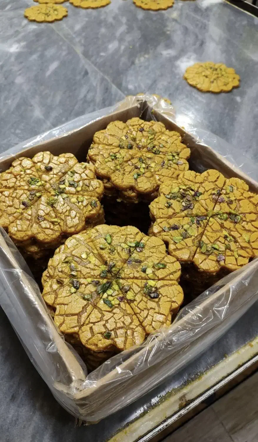 پزنده و گل کن سوهان|استخدام خدمات فروشگاه و رستوران|قم, زند آباد|دیوار