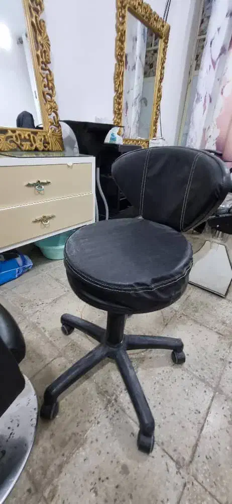 وسایل سالن در حد نو|آرایشگاه و سالن‌های زیبایی|انگوران, |دیوار