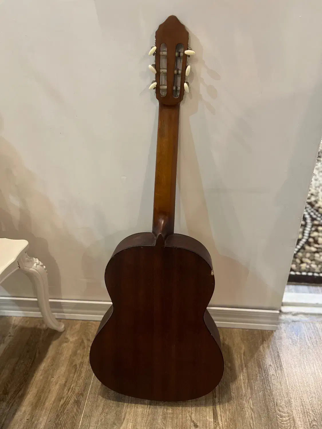 گیتار کلاسیک درحد نو|گیتار، بیس، امپلیفایر|شهریار, رزکان|دیوار