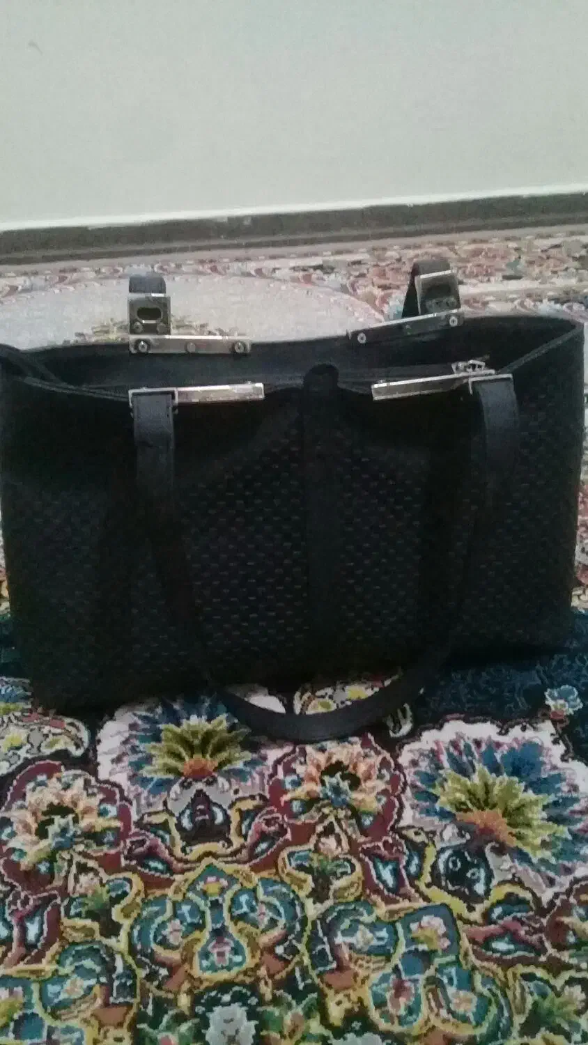 کیف و کفش|کیف، کفش، کمربند|پرند, فاز ۴|دیوار