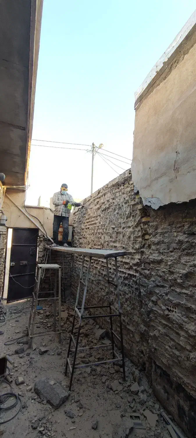 تخریب با چکش برقی وگود برداری پی خانه|خدمات پیشه و مهارت|آبادان, |دیوار