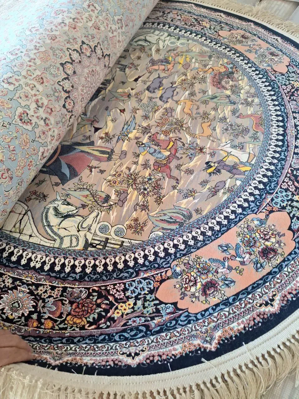 فرش اصیل شکارگاه سنتی ۱۲۰۰شانه دستبافتگونه|فرش|کاشان, مزرعه نو|دیوار