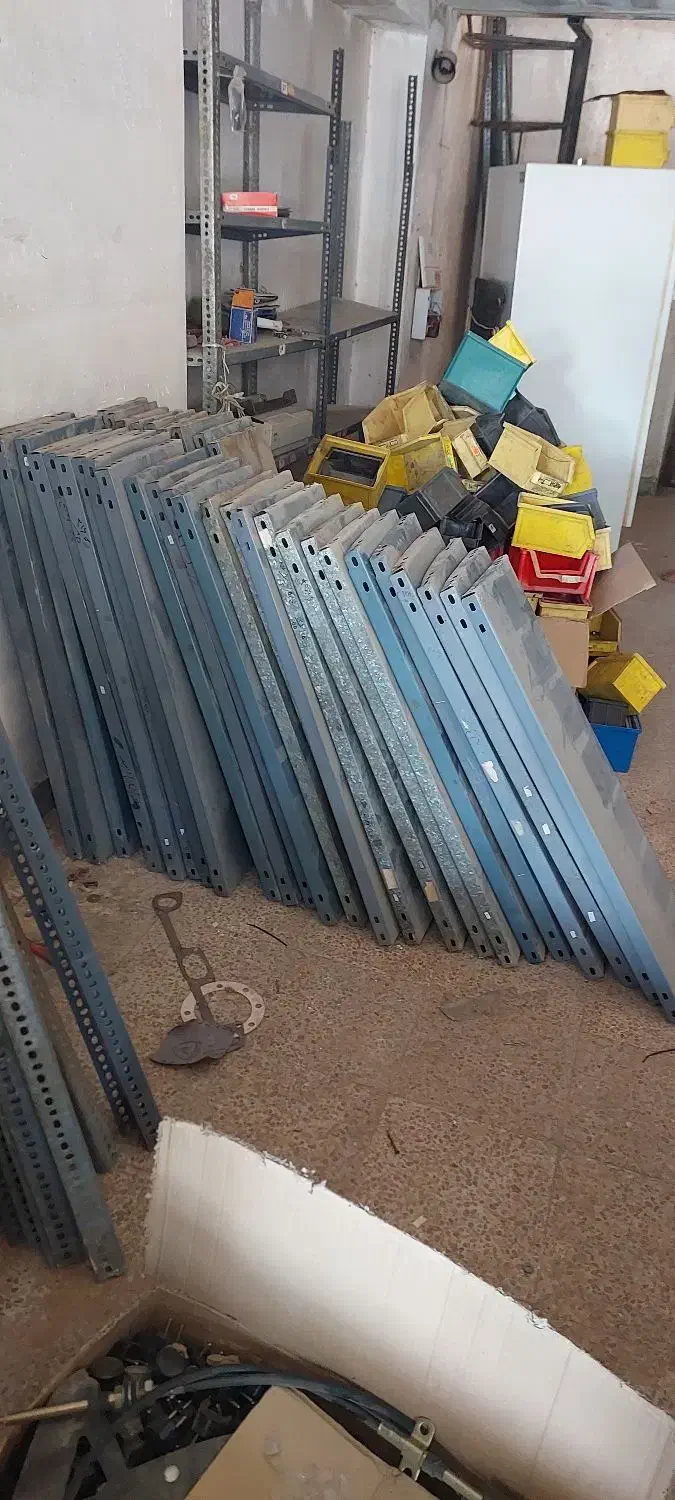 تعداد ۲۲۸عددقفسه فلزی در سایزهای مختلف با پایه|کتابخانه، شلف، قفسه‌های دیواری|شاهرود, |دیوار