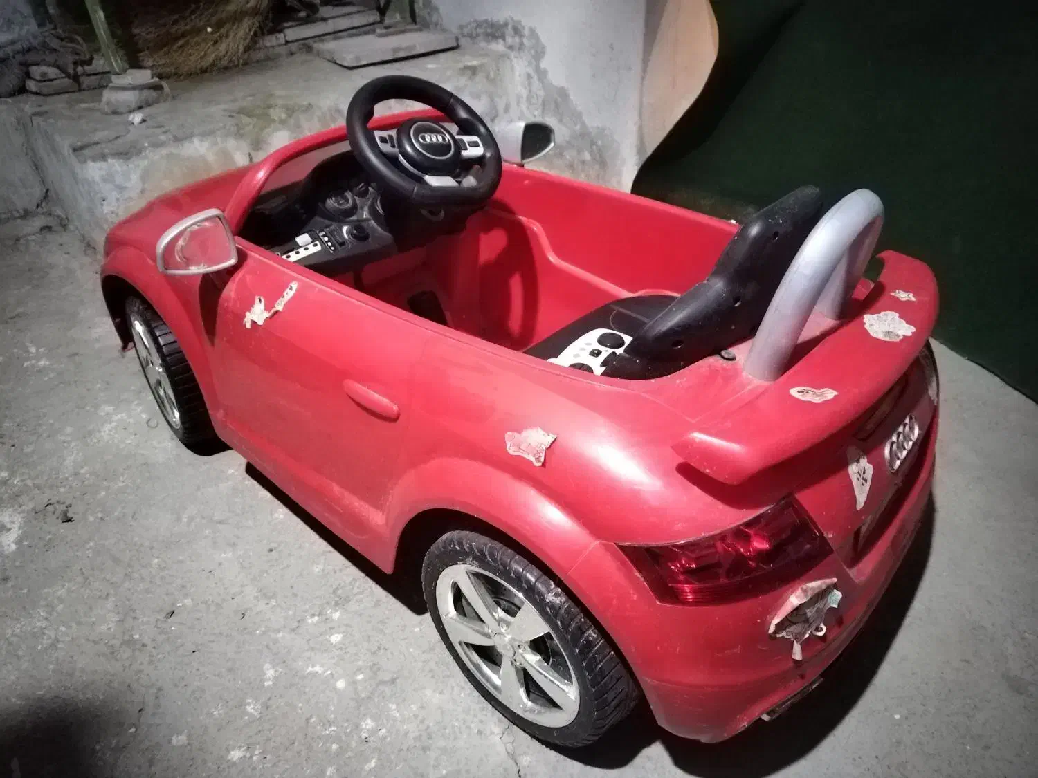 ماشین برقی اسباب بازی|اسباب‌بازی بچه|قروه, |دیوار