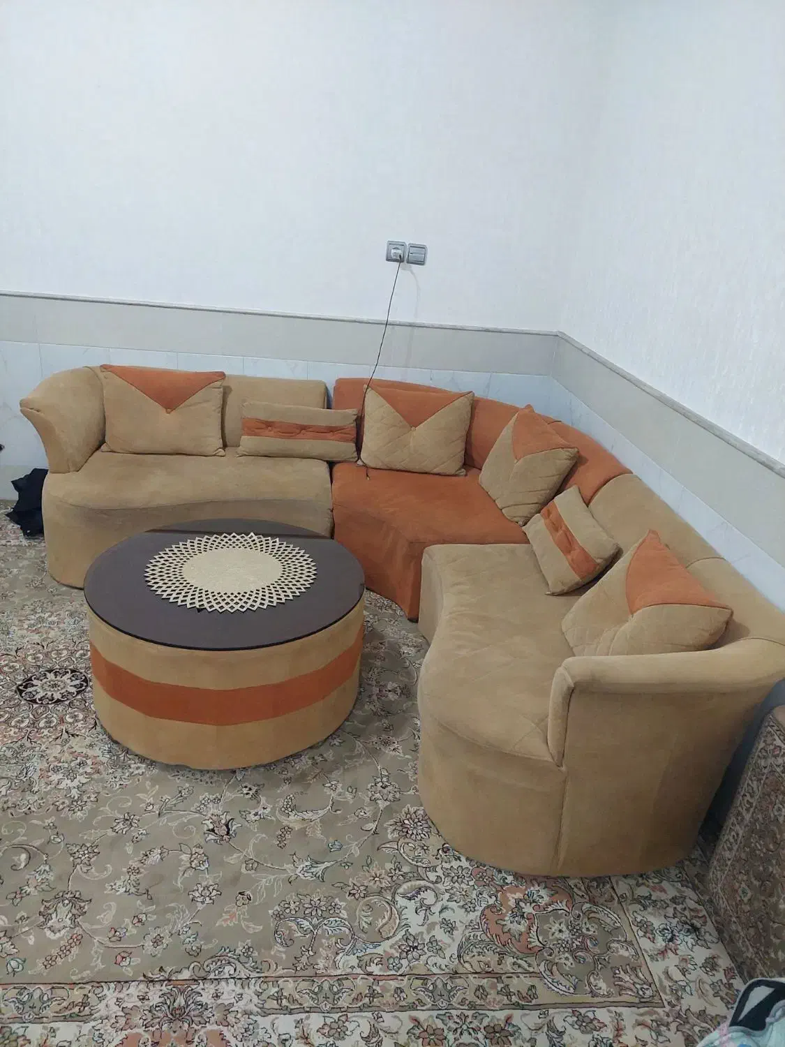 وسایل خانه|مبلمان خانگی و میز عسلی|قم, قلعه کامکار|دیوار