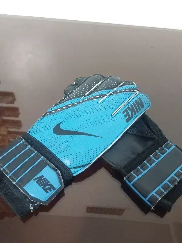 توپ چمن و دستکش فوتبال درحدنو|ورزش‌های توپی|ملایر, |دیوار