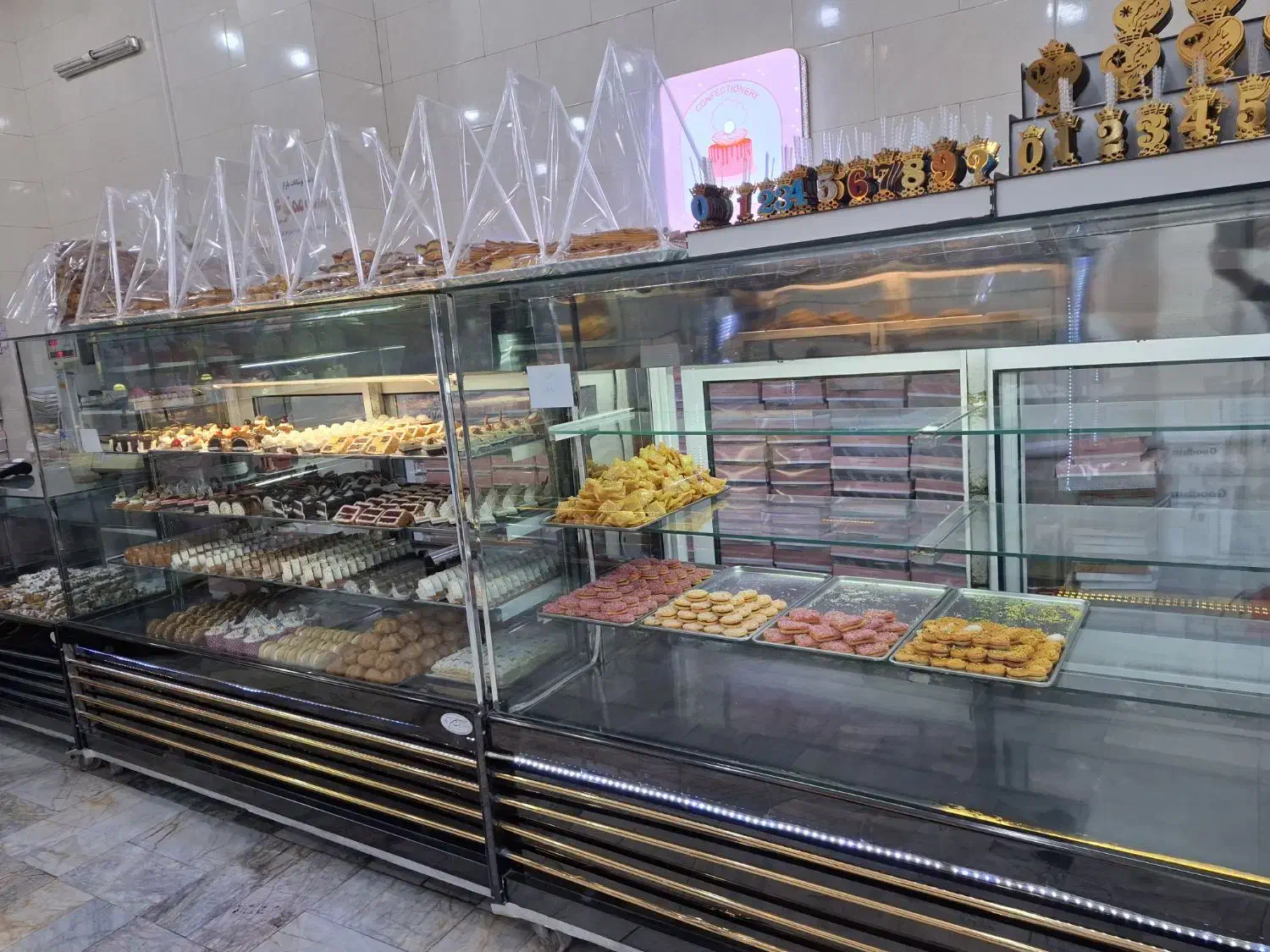 یخچال قنادی|کافی‌شاپ و رستوران|اصفهان, شهرک ولیعصر|دیوار