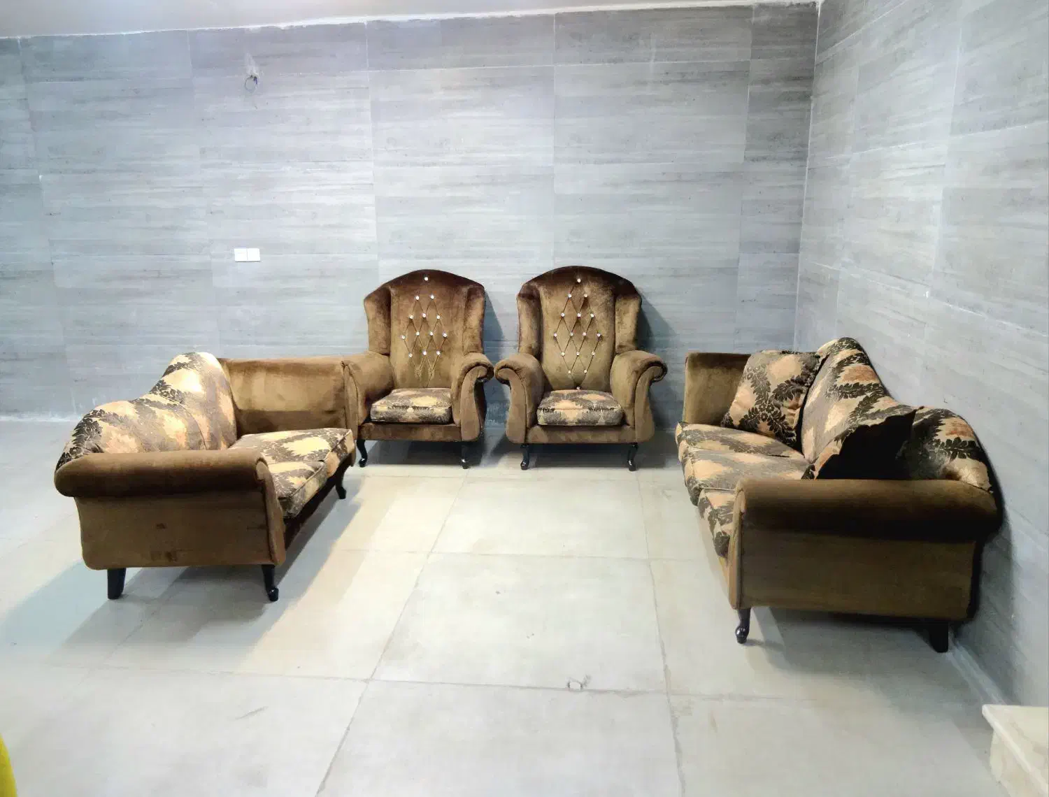 مبل هفت نفره قهوهای|مبلمان خانگی و میز عسلی|اصفهان, خانه اصفهان|دیوار