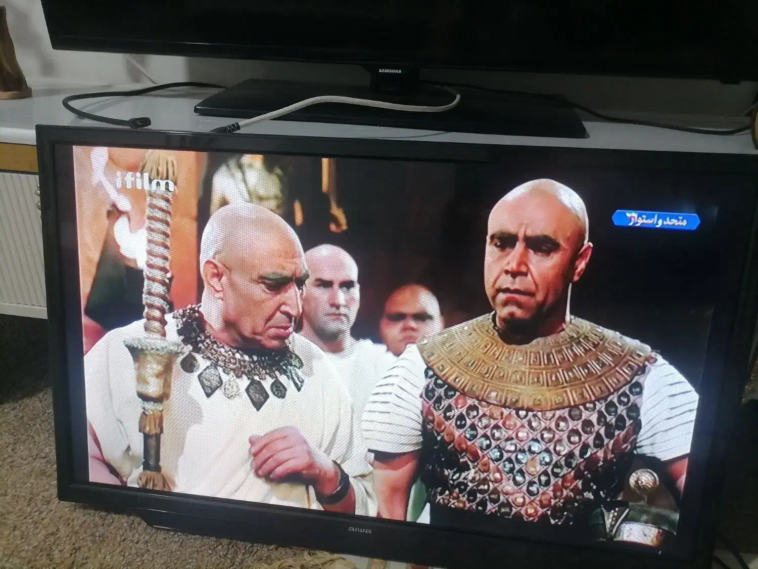 تلوزیون ال ای دی 32ایوا اصلی ژاپنی|تلویزیون و پروژکتور|شیراز, کوشک میدان|دیوار