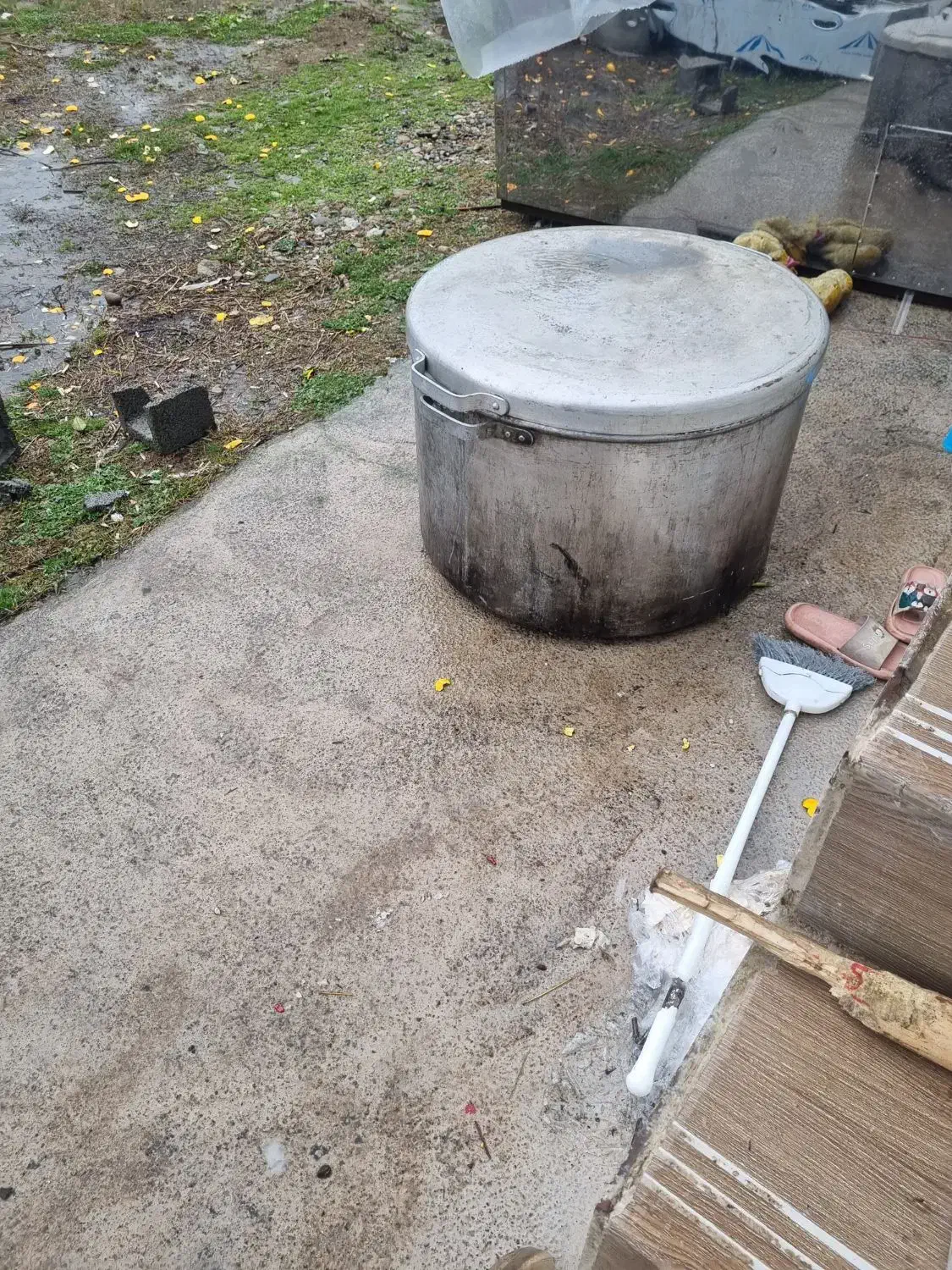 دیگ روحی بزرگ وقابلمه|ظروف پخت‌وپز|ماکلوان, |دیوار