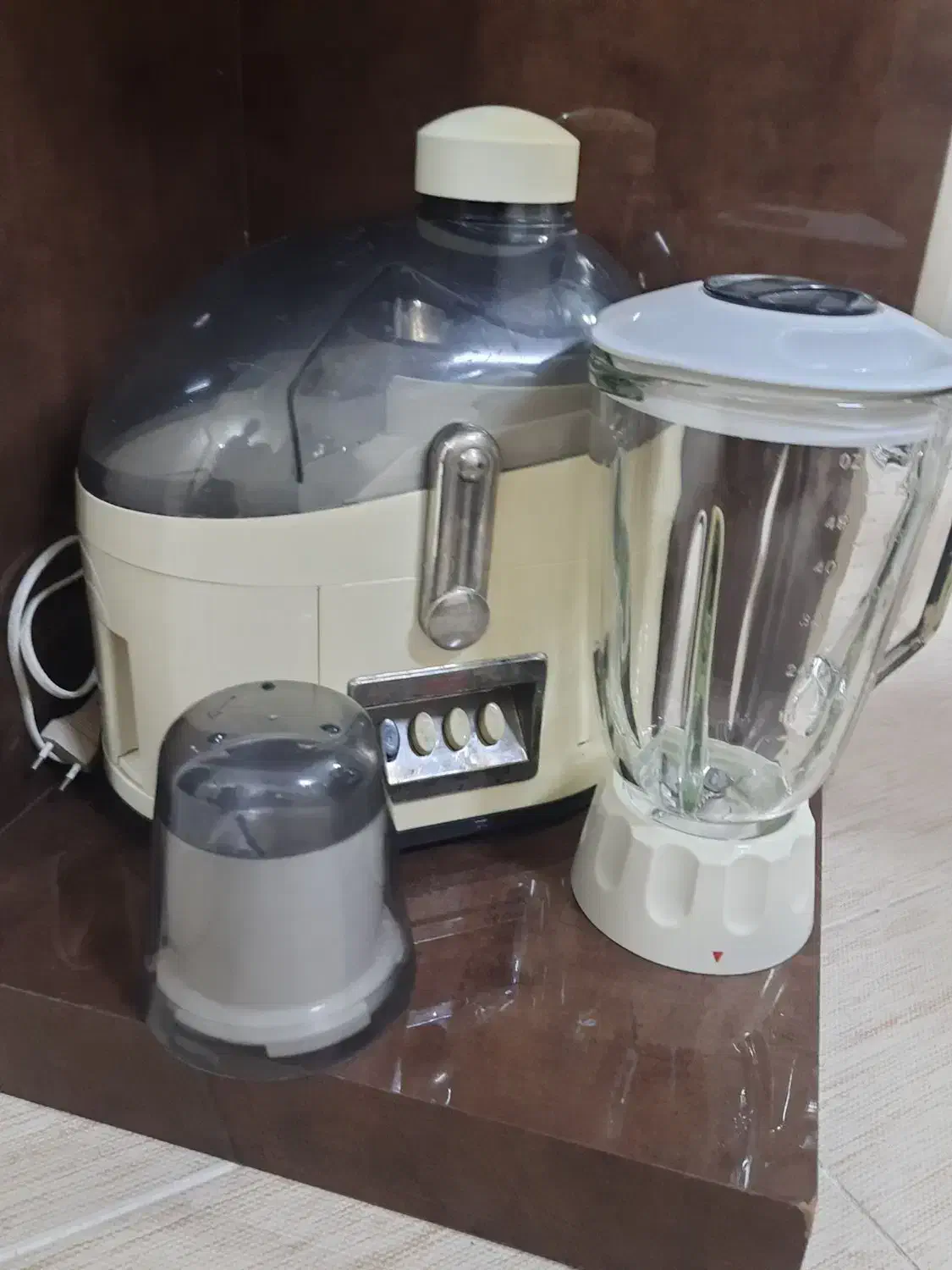 آبمیوه گیری سه کاره فقط اسیابش کار میکنه|آبمیوهگیر و آبمرکباتگیر|مشهد, نوید|دیوار