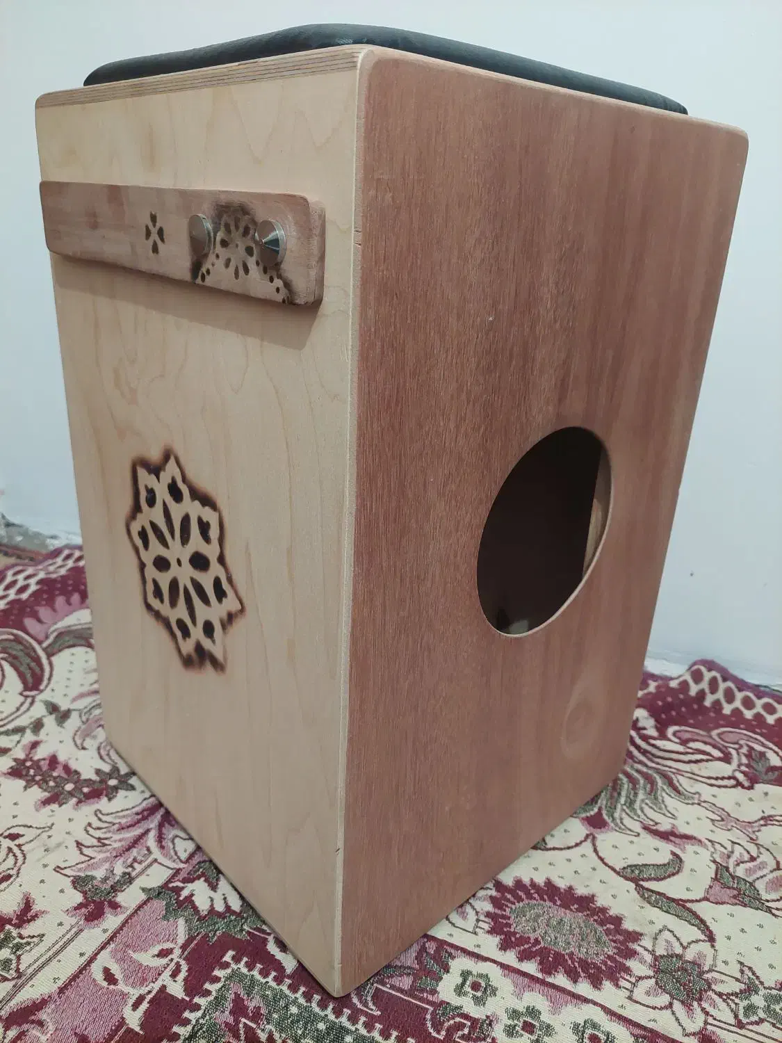 کاخن|درام و پرکاشن|بم, |دیوار