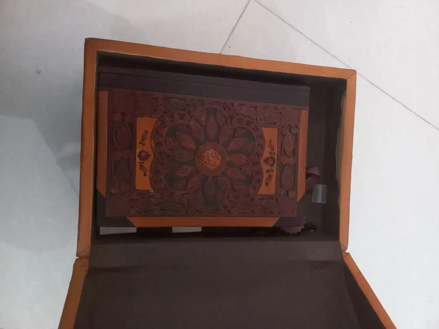 دیوان حافظ|کتاب و مجله ادبی|تهران, میدان میوه و ترهبار مرکزی|دیوار