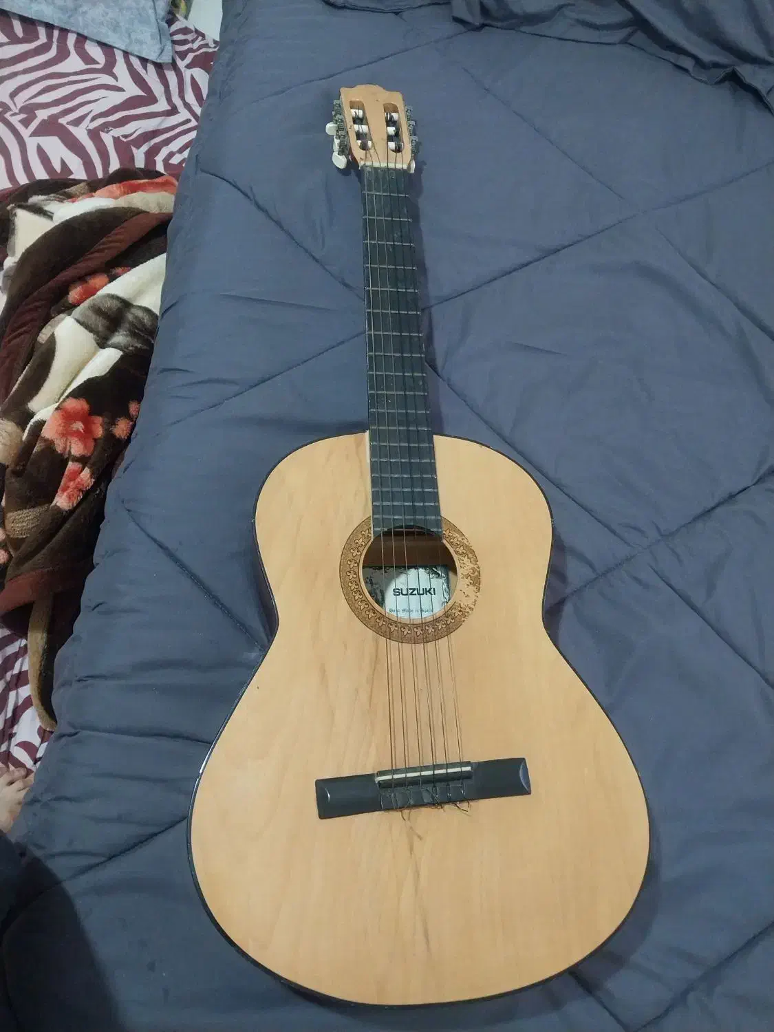 گیتار|گیتار، بیس، امپلیفایر|سیاهکل, |دیوار