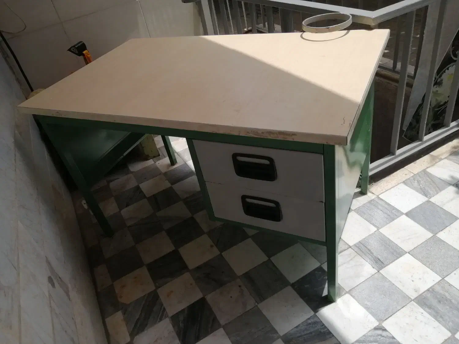 میز فلزی دوکشو قفل مخفی|مبلمان اداری|رباط‌کریم, رباط‌کریم|دیوار