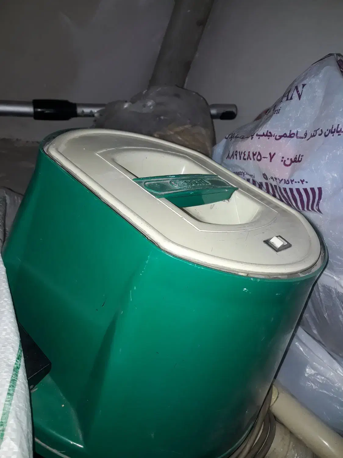 یک عدد جارو برقی و اتو لباس|جاروبرقی، جارو شارژی، بخارشو|دورود, |دیوار