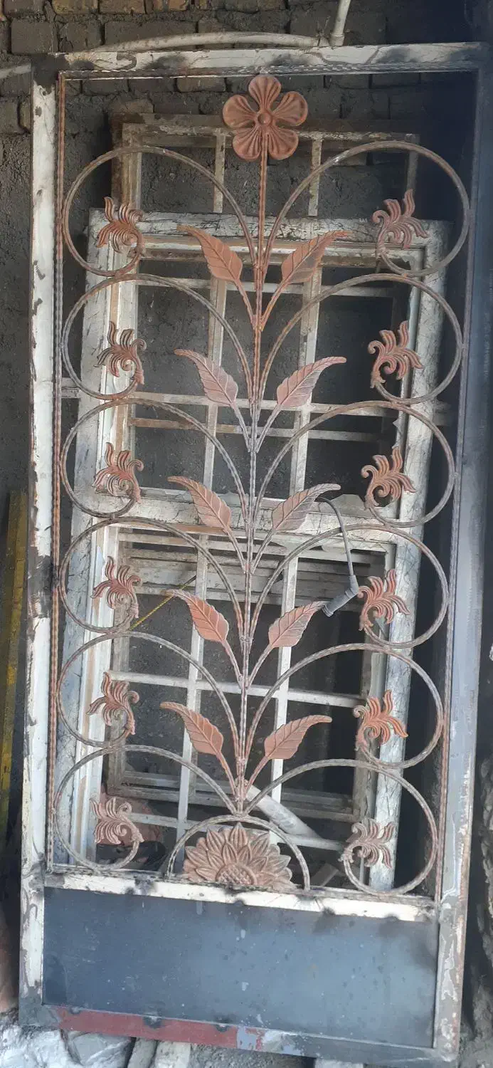 درب تک لنگه حیاطی دو عدد پنجره|مصالح و تجهیزات ساختمان|اراک, |دیوار